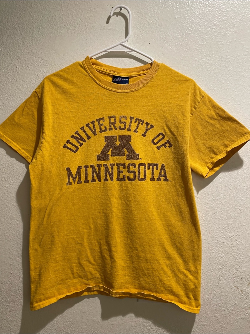MV Sport Minnesota Golden Gophers Shirt Mens M Yellow Graphic Collegiate Tee